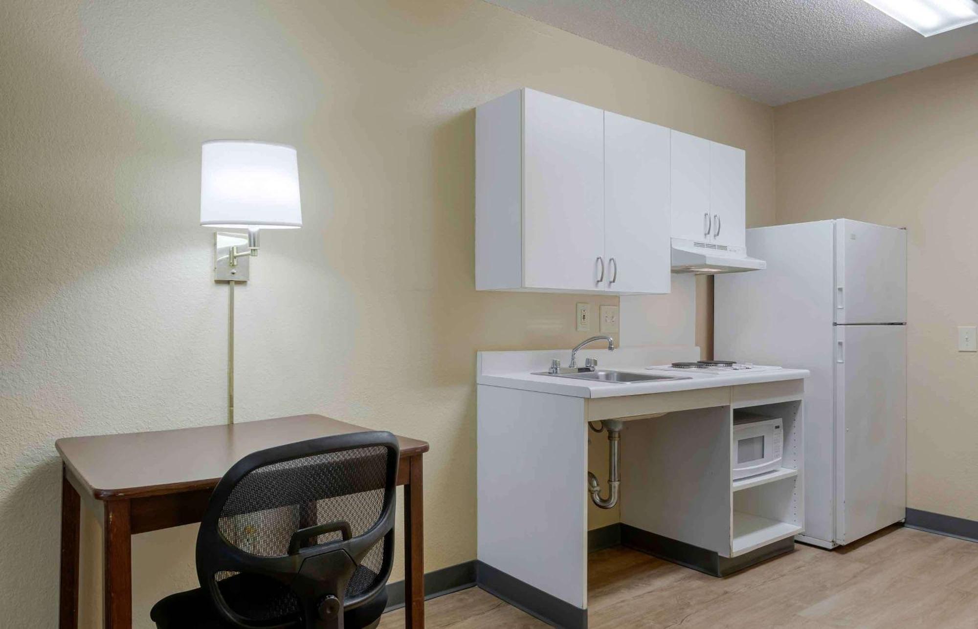 Extended Stay America Suites - Tampa - Airport - N Westshore Blvd Exterior photo