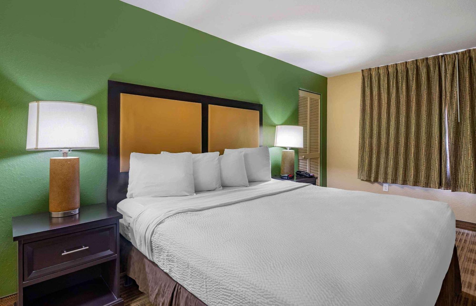 Extended Stay America Suites - Tampa - Airport - N Westshore Blvd Exterior photo