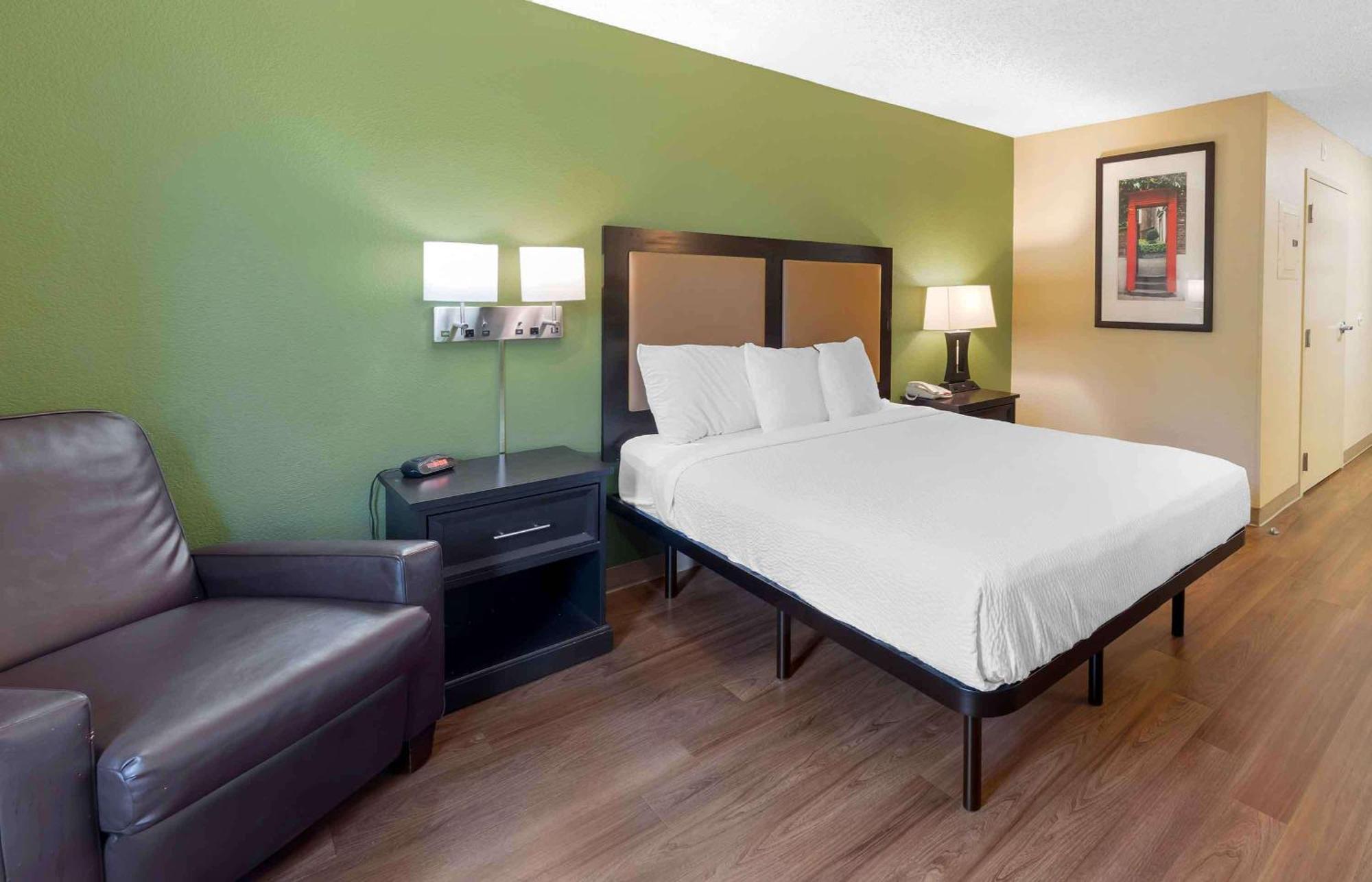 Extended Stay America Suites - Tampa - Airport - N Westshore Blvd Exterior photo