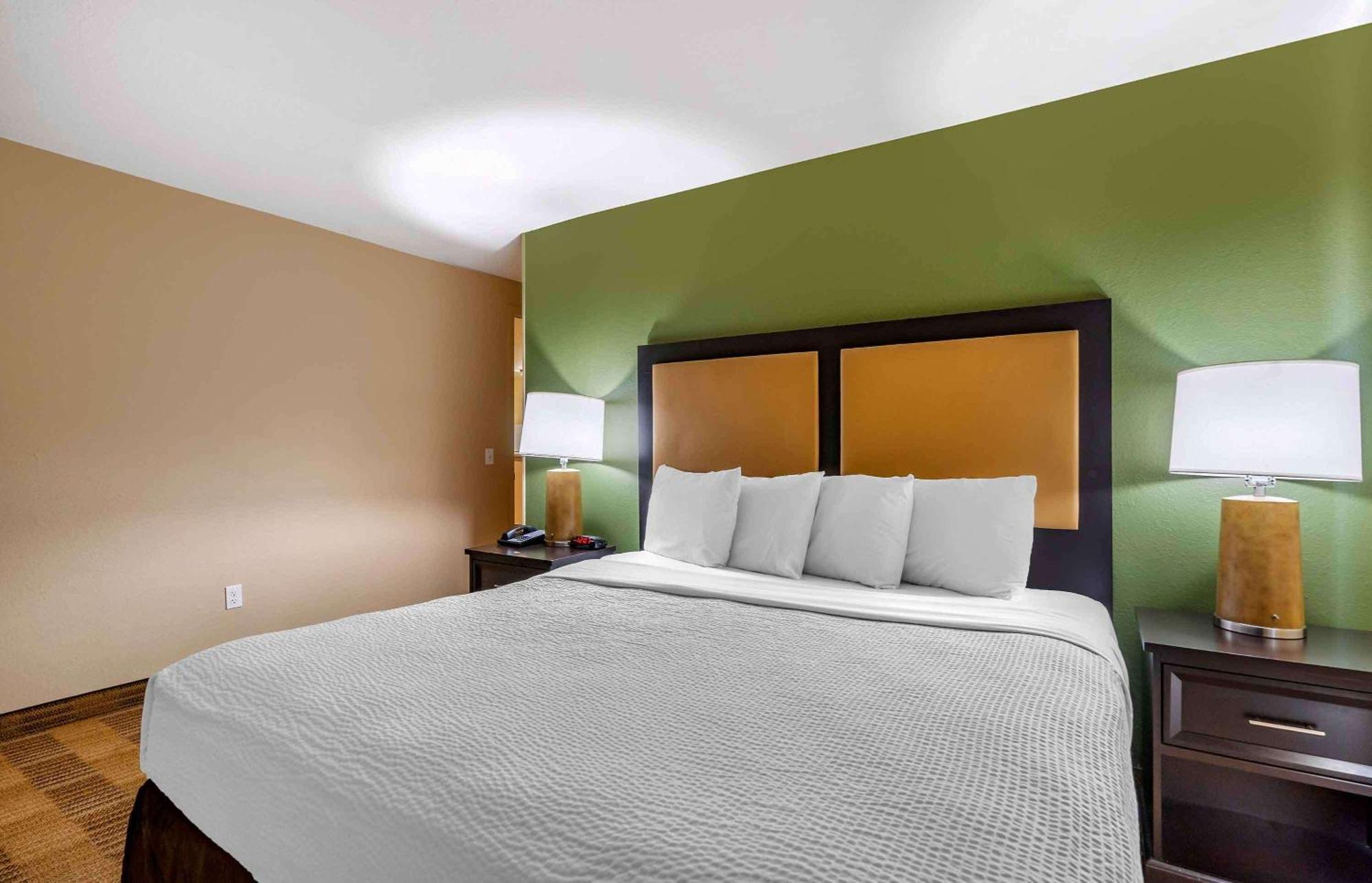 Extended Stay America Suites - Tampa - Airport - N Westshore Blvd Exterior photo