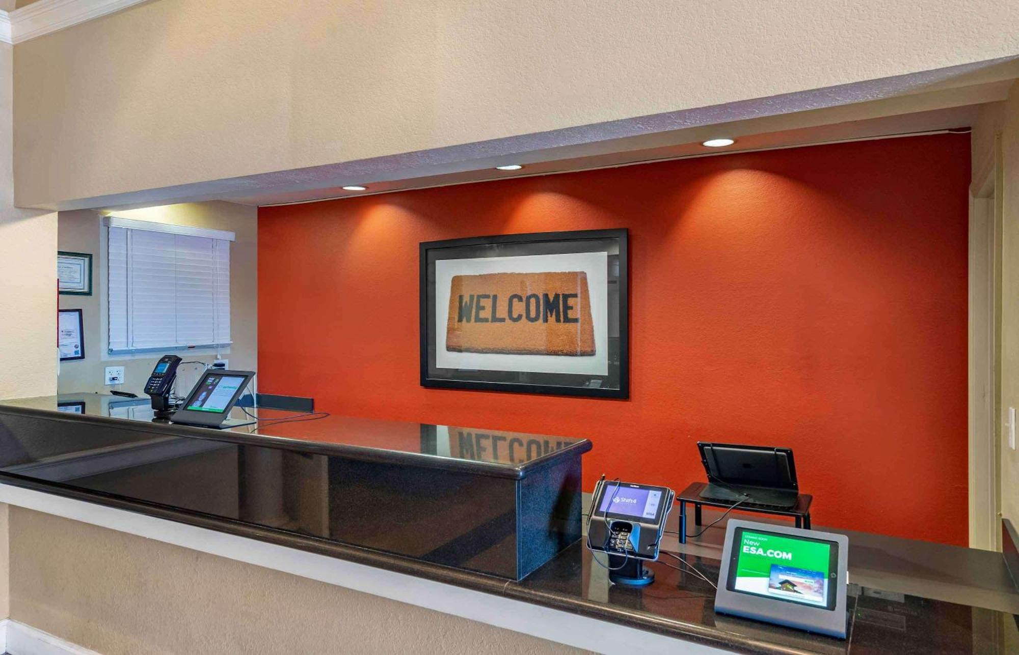 Extended Stay America Suites - Tampa - Airport - N Westshore Blvd Exterior photo
