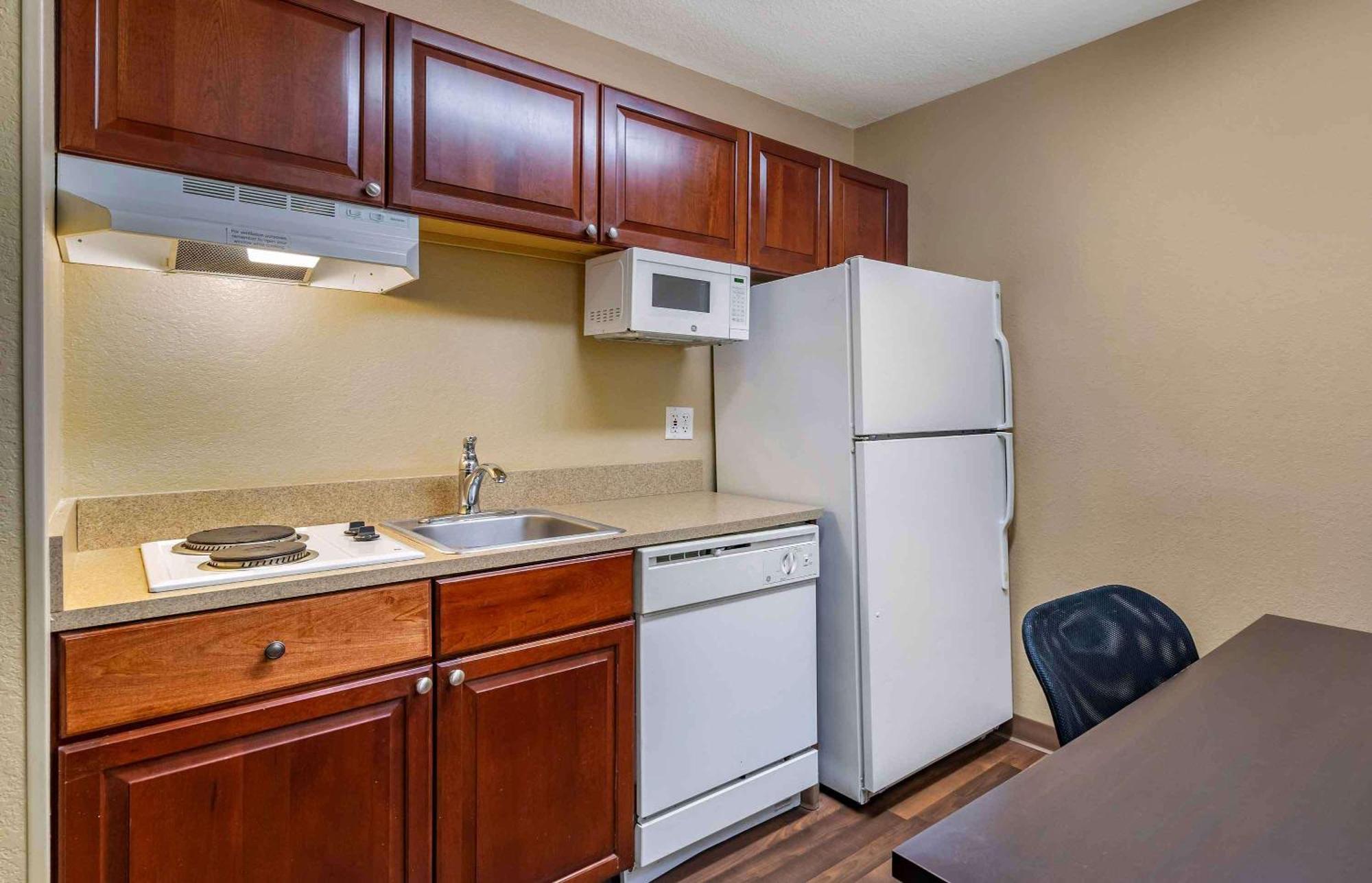 Extended Stay America Suites - Tampa - Airport - N Westshore Blvd Exterior photo
