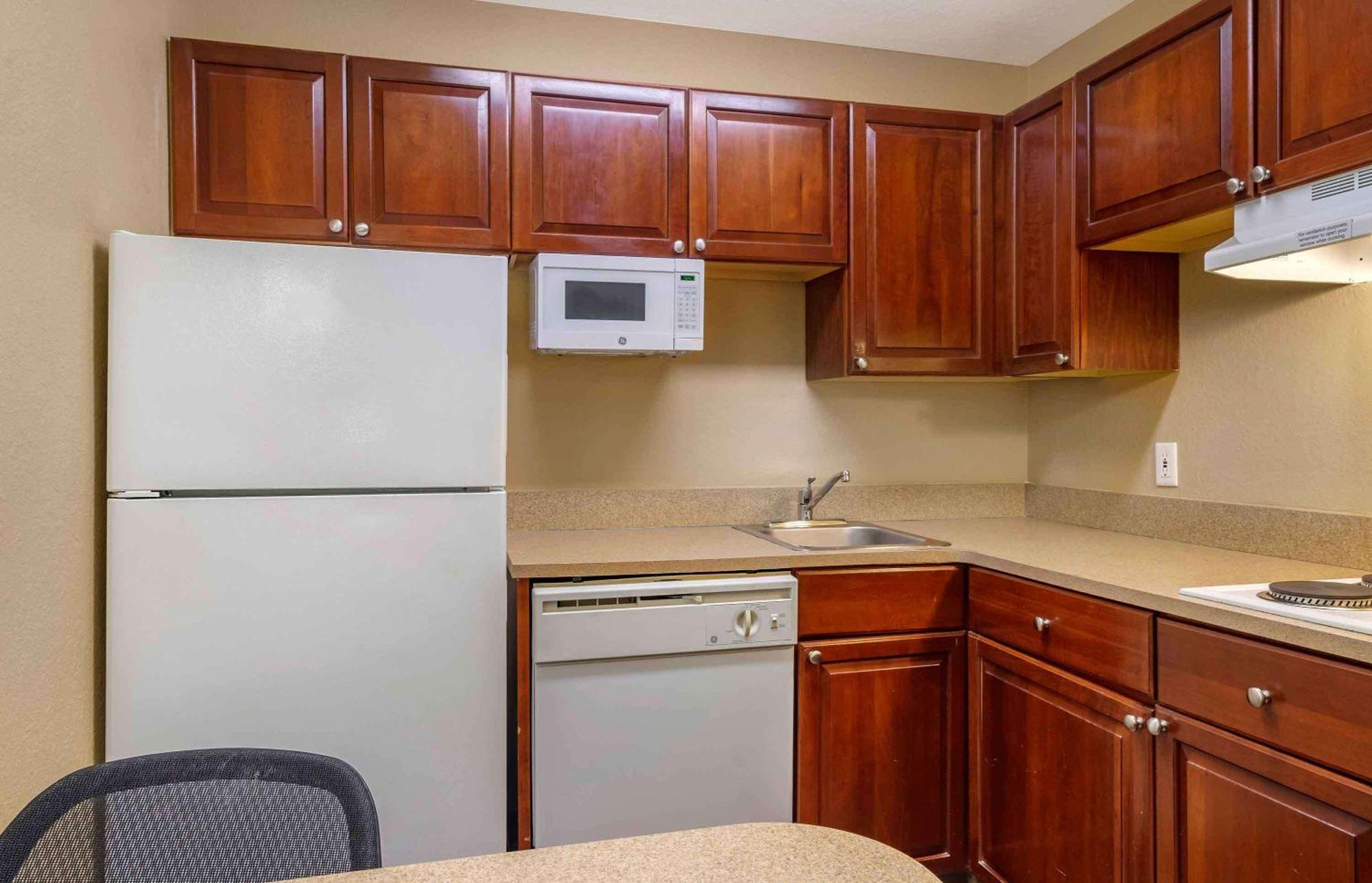 Extended Stay America Suites - Tampa - Airport - N Westshore Blvd Exterior photo