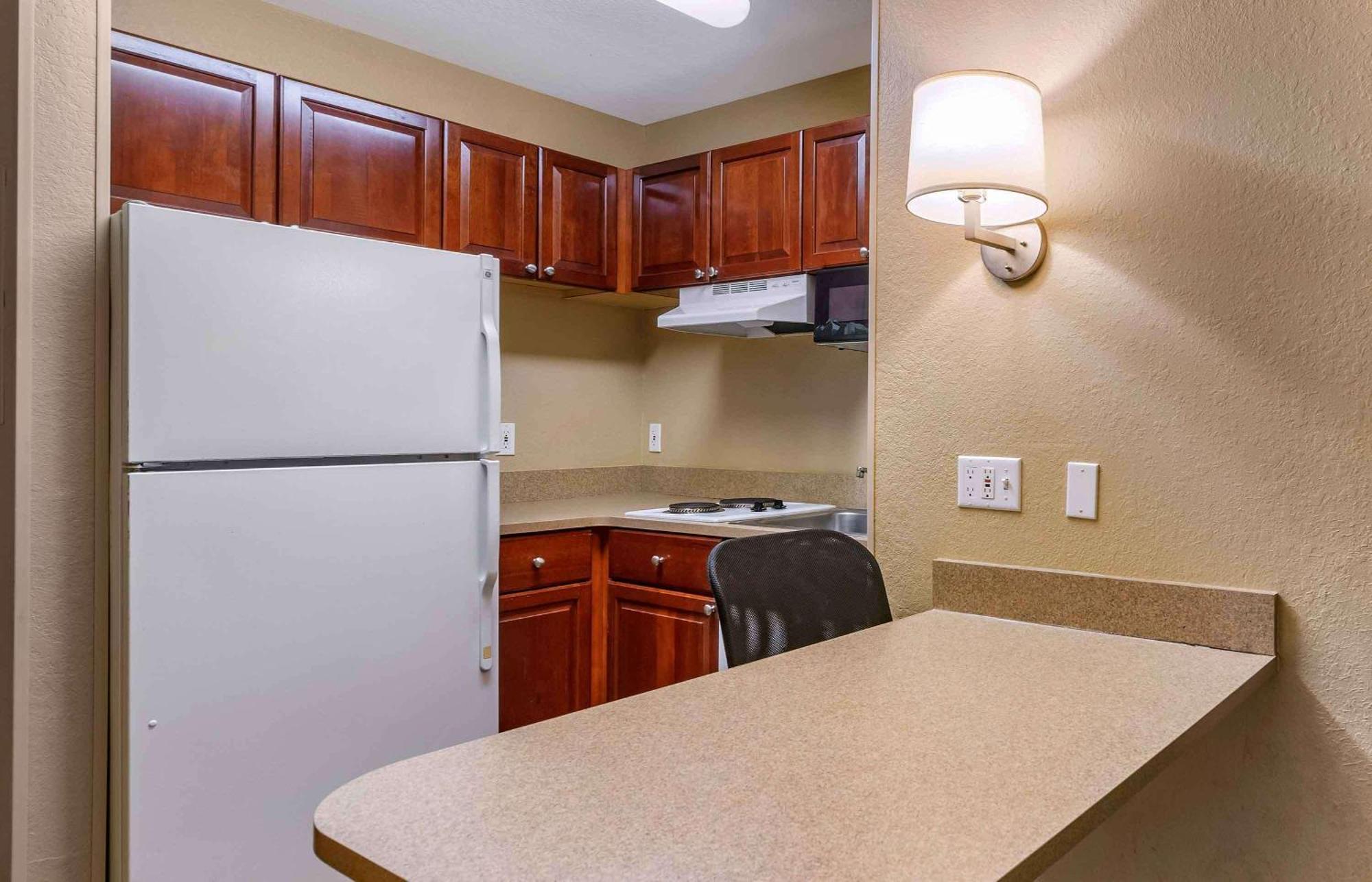 Extended Stay America Suites - Tampa - Airport - N Westshore Blvd Exterior photo