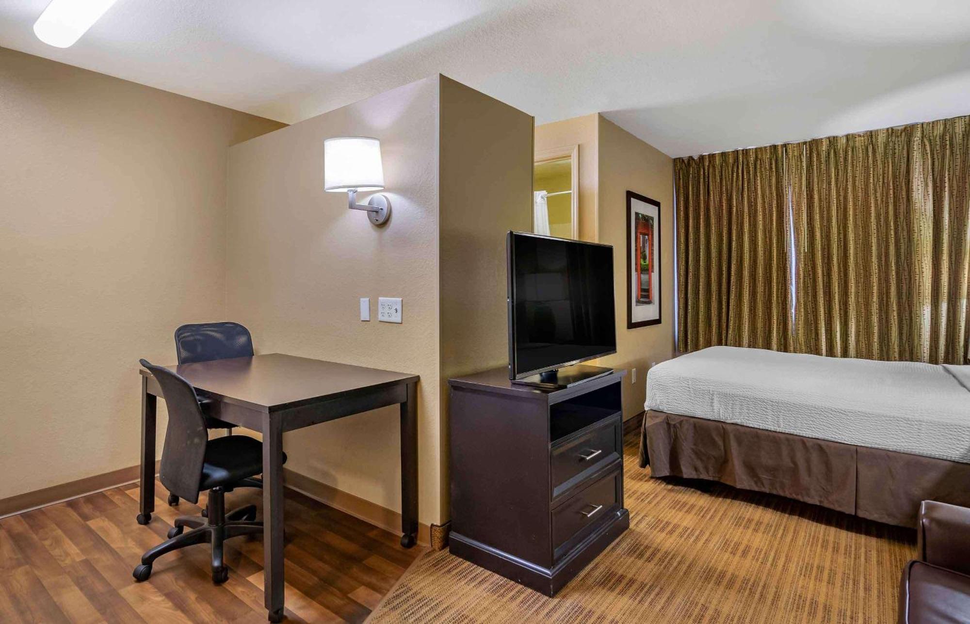 Extended Stay America Suites - Tampa - Airport - N Westshore Blvd Exterior photo