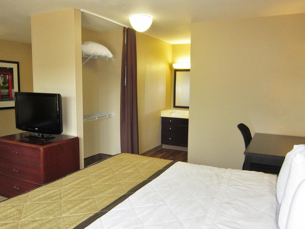 Extended Stay America Suites - Tampa - Airport - N Westshore Blvd Exterior photo
