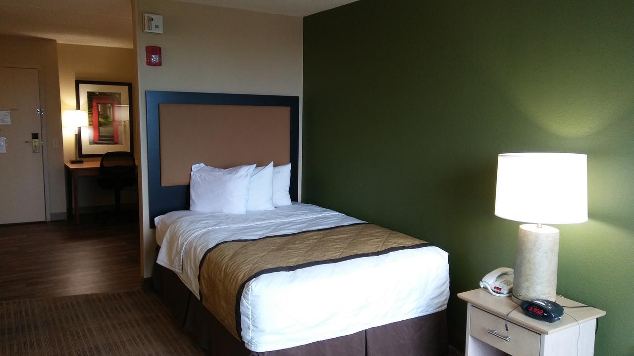 Extended Stay America Suites - Tampa - Airport - N Westshore Blvd Exterior photo